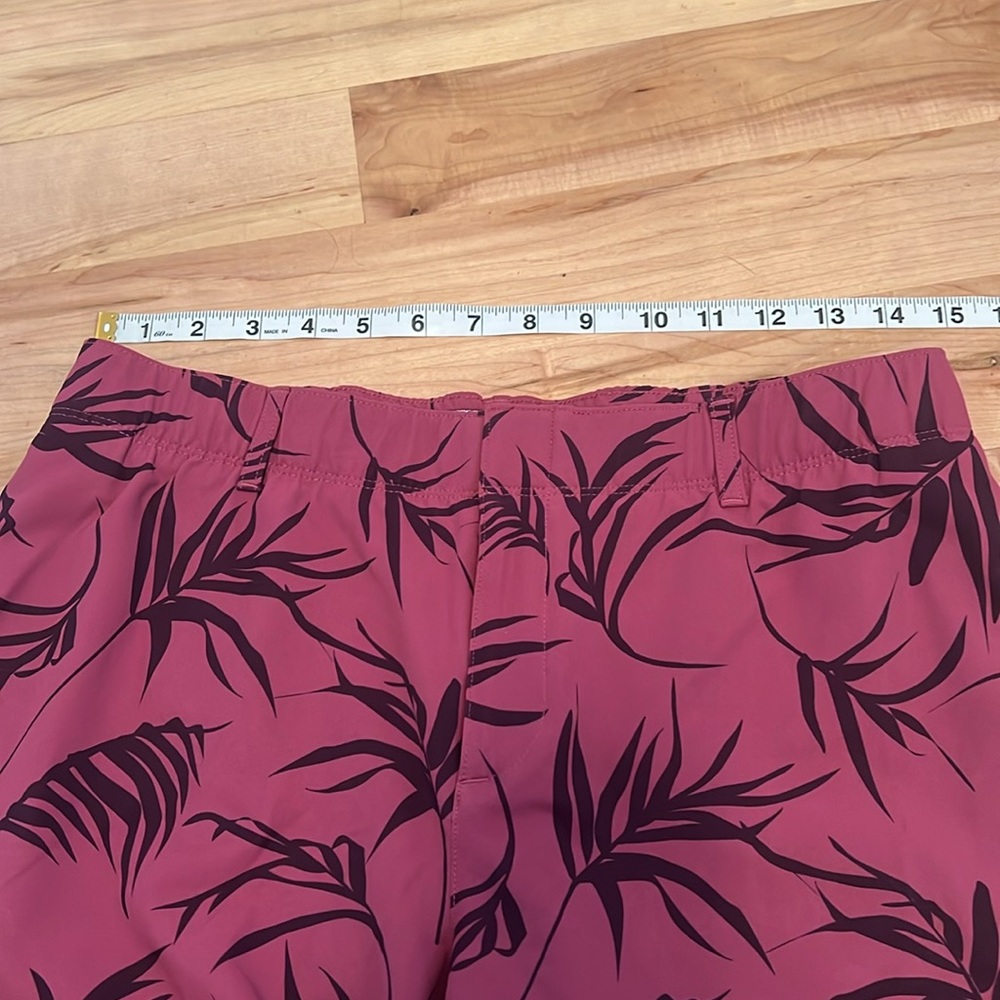 Under Armour Women’s Pink Quartz 9” Golf Shorts - Picture 9 of 13